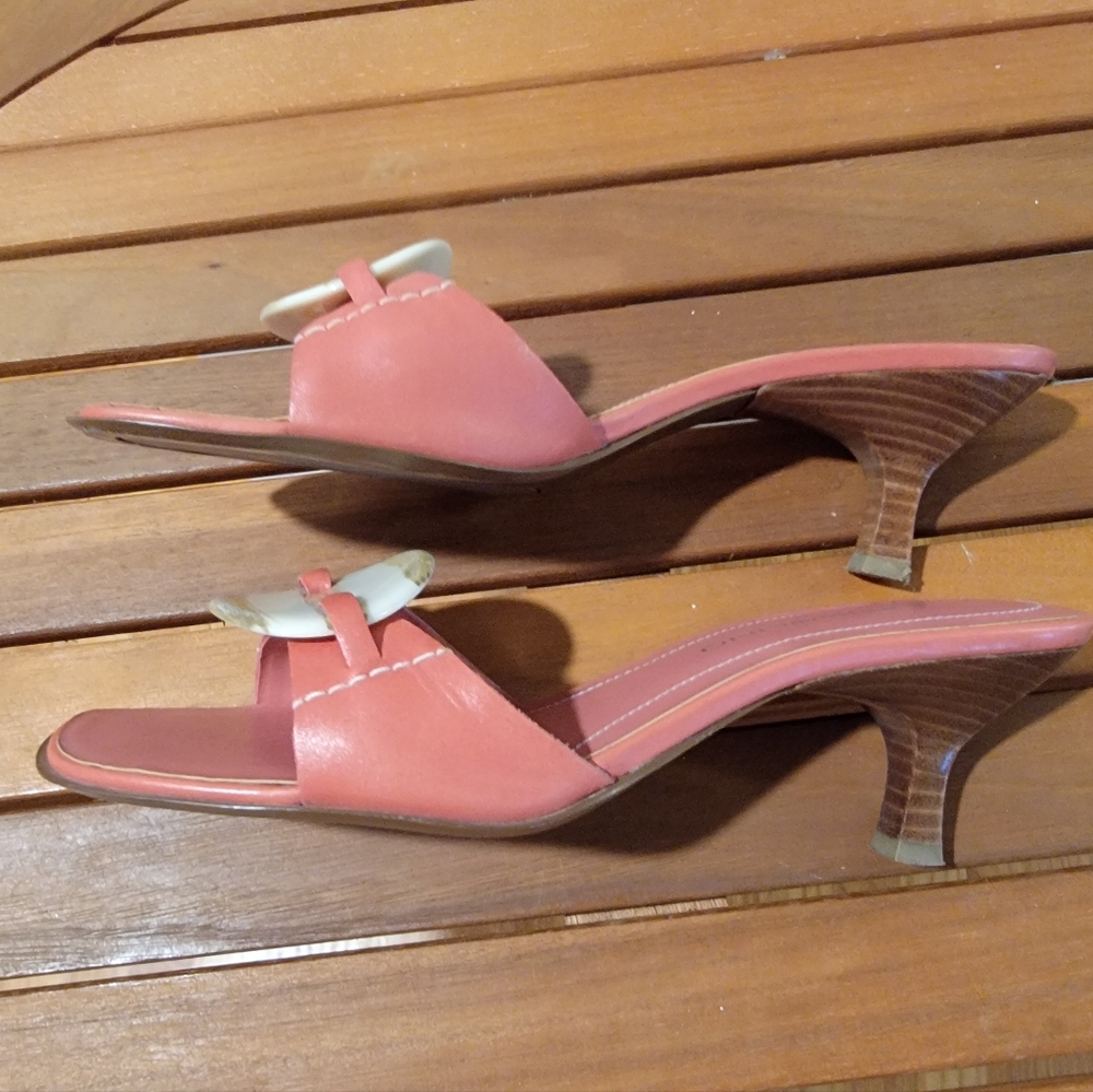 Bandolino Blackfords Coral Leather Open Toe Mules‎ Shell Embellishment 6.5M - Picture 5 of 10